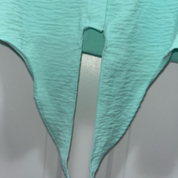Mint green knotted top - Picture 2 of 3